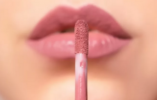 The ‘lipstick index’ tracked the economy up until the face mask era of the pandemic. Now it’s BACK